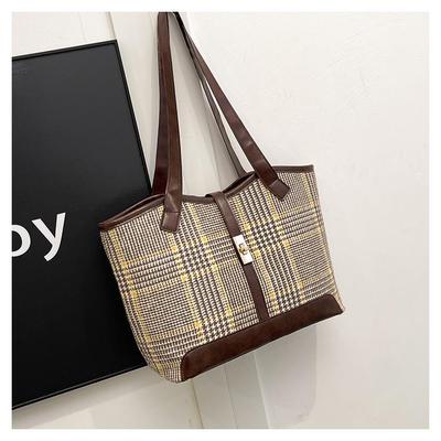 Woolen Fashion Tote: Large-Capacity Shoulder Handbag for Autumn/Winter 2024