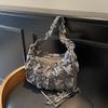Sense of Luxury High Quality Wrinkles Cloth Shoulder Bags Solid Zipper Popularity Personality Crossbody Bags for Women 2025 New