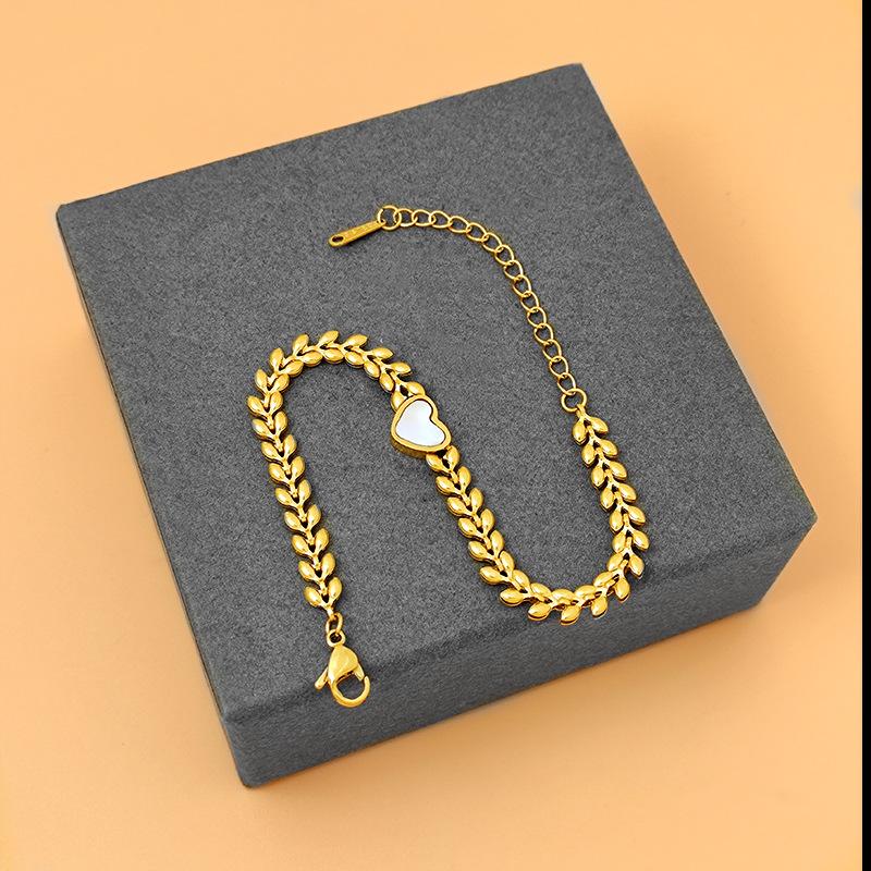 Original Design Exquisite Heart-Shaped White Mother-of-Pearl Bracelet, Double-Sided Wearable, 18K Gold Plated Titanium Steel for Women