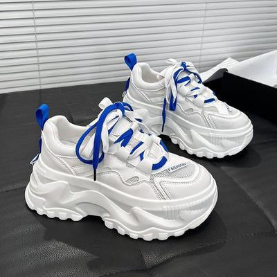 Новые летние кроссовки на платформе в Корейском стиле, резиновые туфли из лакированной кожи с сеткой, модная повседневная спортивная женская обувь с сеткой