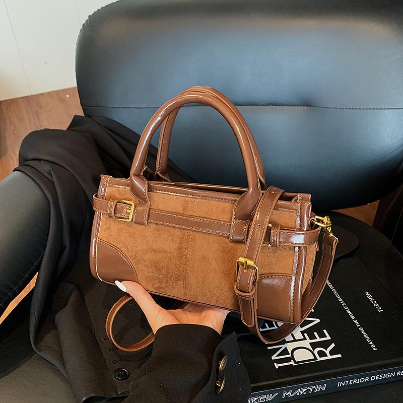 Ретро матовая маленькая сумка женская 2025 новая универсальная сумка-мессенджер осень-зима популярная сумочка для выхода маленькая сумка