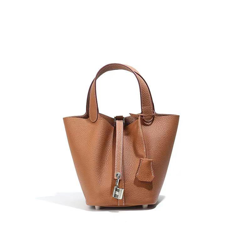 Сумочка из натуральной кожи. Женская сумка. Классическая и модная сумка-корзина для овощей. Минималистичная сумка-ведро из воловьей кожи с верхним слоем. Сумка с пряжкой и замком.