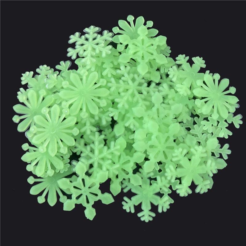 100 шт. Красочные светящиеся наклейки на стену в виде снежинок, светящиеся в темноте, наклейки для детских комнат, спальни, Рождества, украшения дома