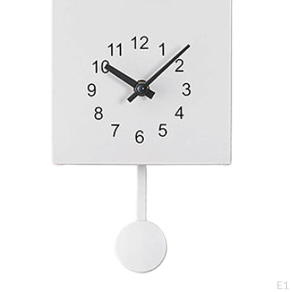 Часы с кукушкой, показывающие время, прикроватные