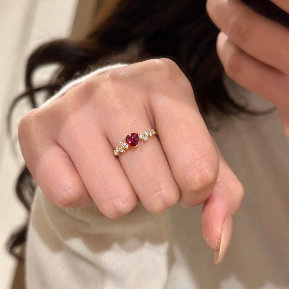 French Vintage High Carbon Small Heart Ring for Women Fashion Light Luxury Red Corundum Diamond Ring