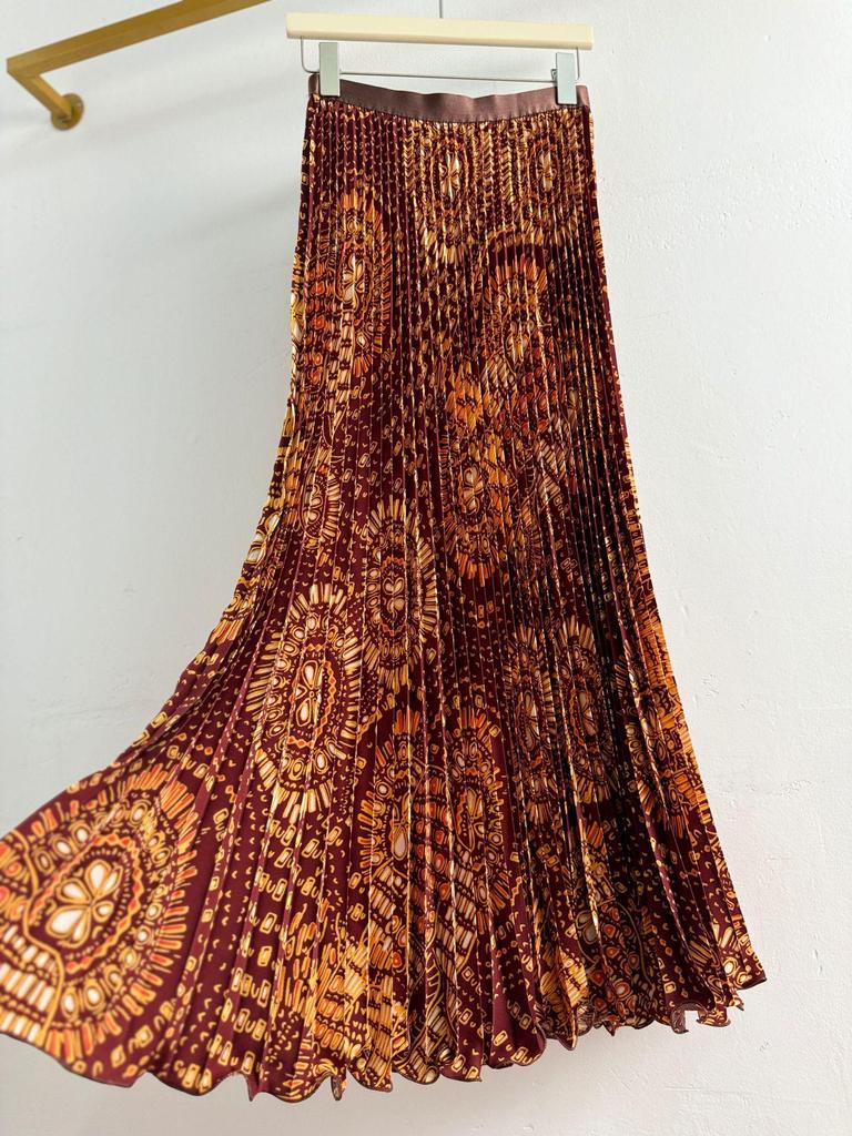 Классическая юбка-трапеция средней длины с плиссировкой и универсальным принтом для женщин