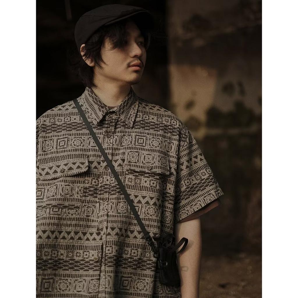 Ретро рубашка мужская летняя одежда в стиле Гонконга, студенческий свободный и нишевый дизайн, забавный новый мужской топ для верхней одежды 2024