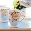 Цветочная кружка из костяного фарфора, чайная чашка, фарфоровая кофейная кружка, чашка для чая, керамическая кружка с золотым ободком, чашка для питья молока и кофе, рождественский подарок на день рождения