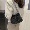 Большая вместимость 2025 весна новая простая досуговая классическая сумка-ведро простая повседневная модная на плечо женская сумка