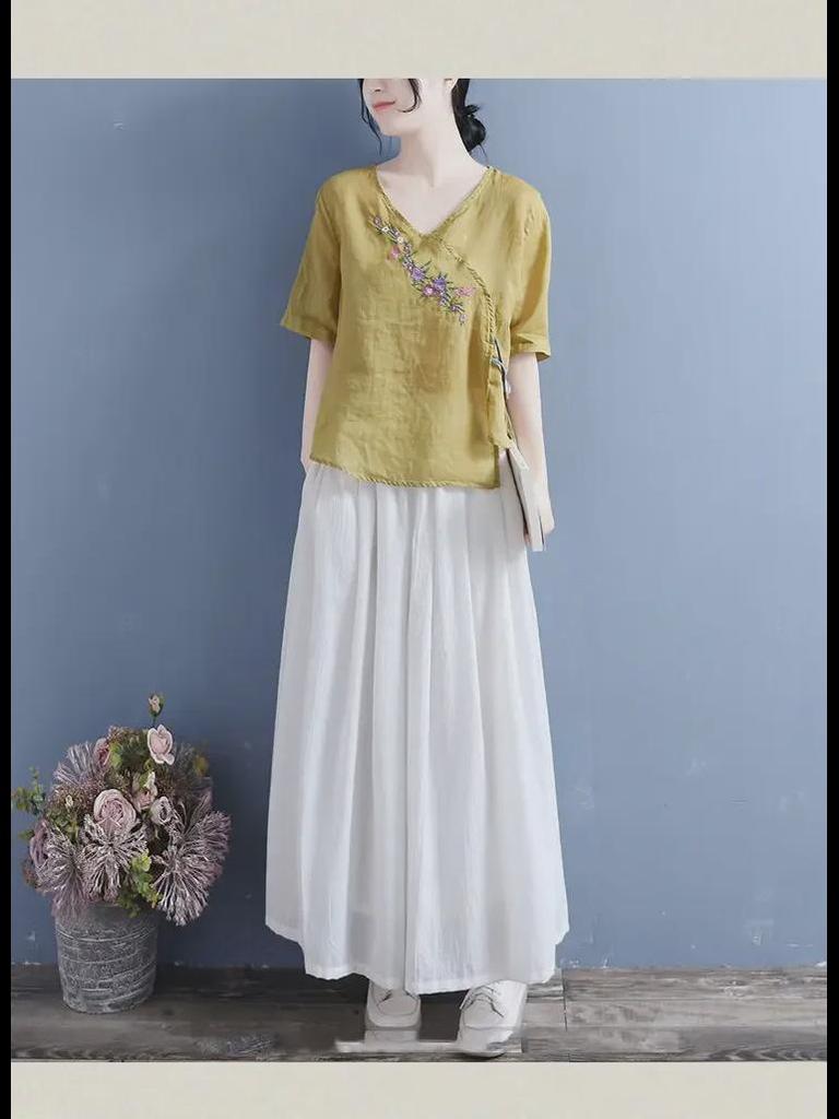 Women's Ethnic Style Cotton & Linen Shirt: Retro Olive Wood Buttons, Slanted Collar, Embroidery, Loose Five-Point Sleeves, Pullover.