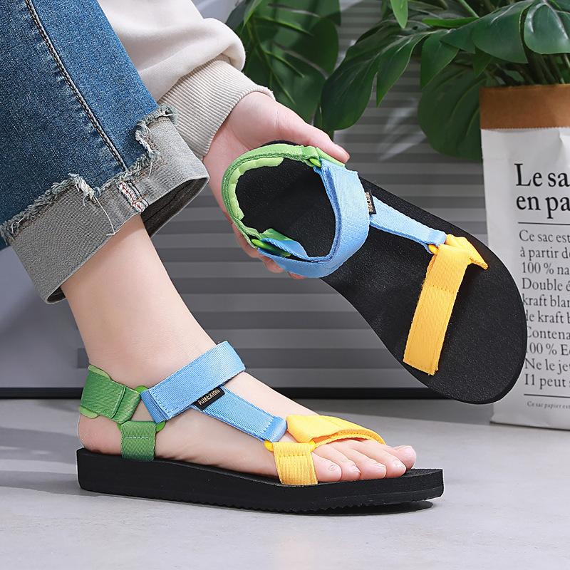 Новые летние цветные сандалии с ремешками женские универсальные с плоской подошвой нескользящие повседневные уличные спортивные повседневные пляжные туфли