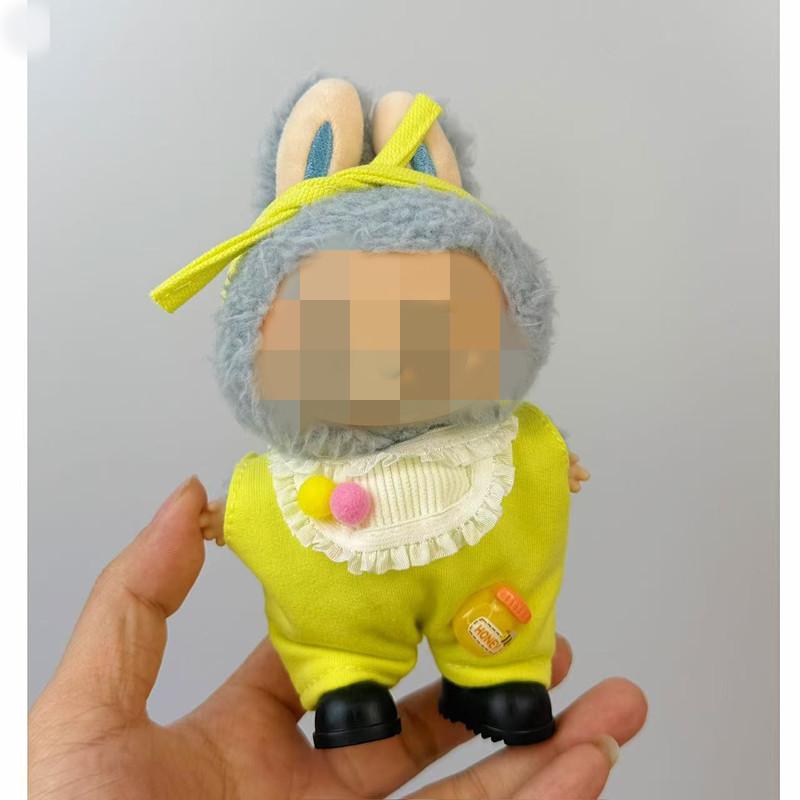 Подвеска Лабубу: Коробка-сюрприз с детской одеждой - 17 см винил «Макарон».