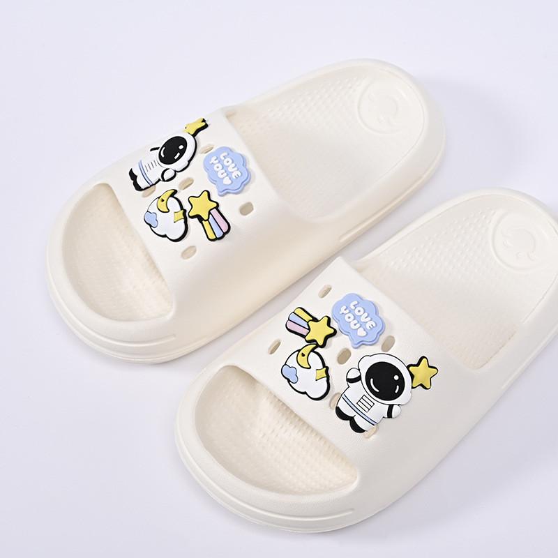 Детские мягкие и нескользящие шлепанцы из ЭВА для мальчиков и девочек. Идеально подходят для ношения дома и на улице.