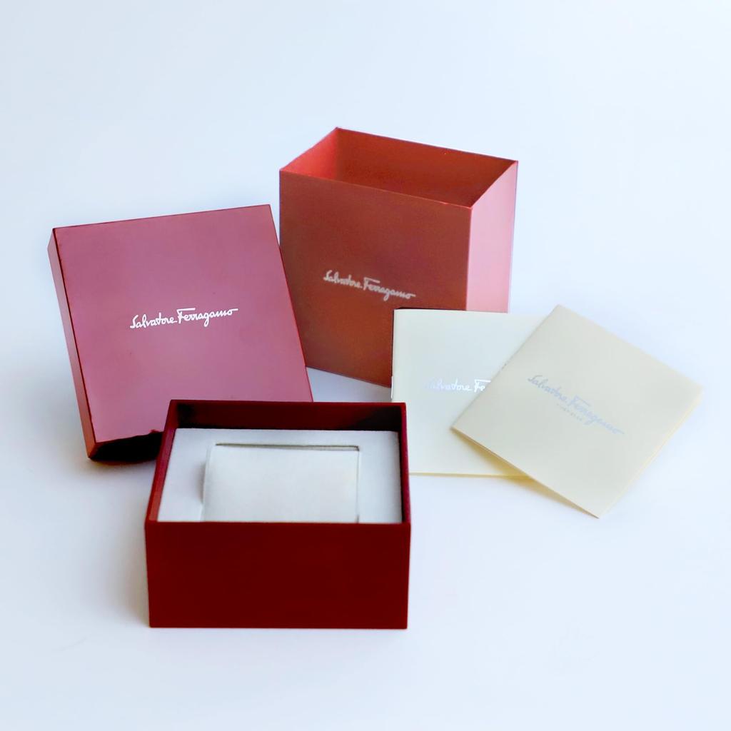 Часы GANCINO Циферблат из розового перламутра Нержавеющая сталь Сапфировое стекло Кварцевые 22 мм Швейцарские часы FBF070017 Серебристый [Ferragamo] Женские [Товар]