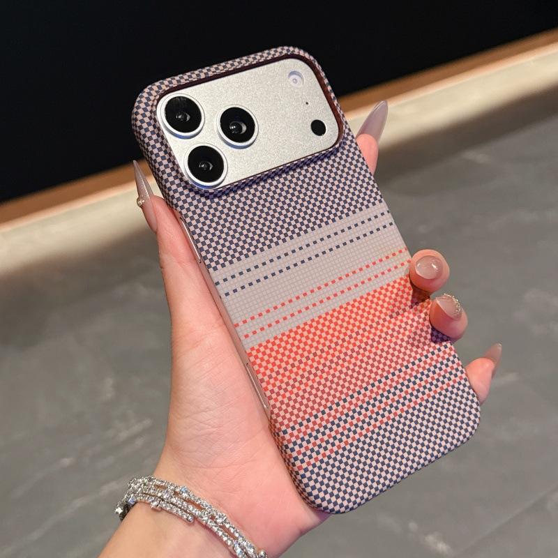 Ультратонкий чехол Kevlar для iPhone 17 с текстурой углеродного волокна, магнитной зарядкой и ударопрочной защитой для iPhone 16