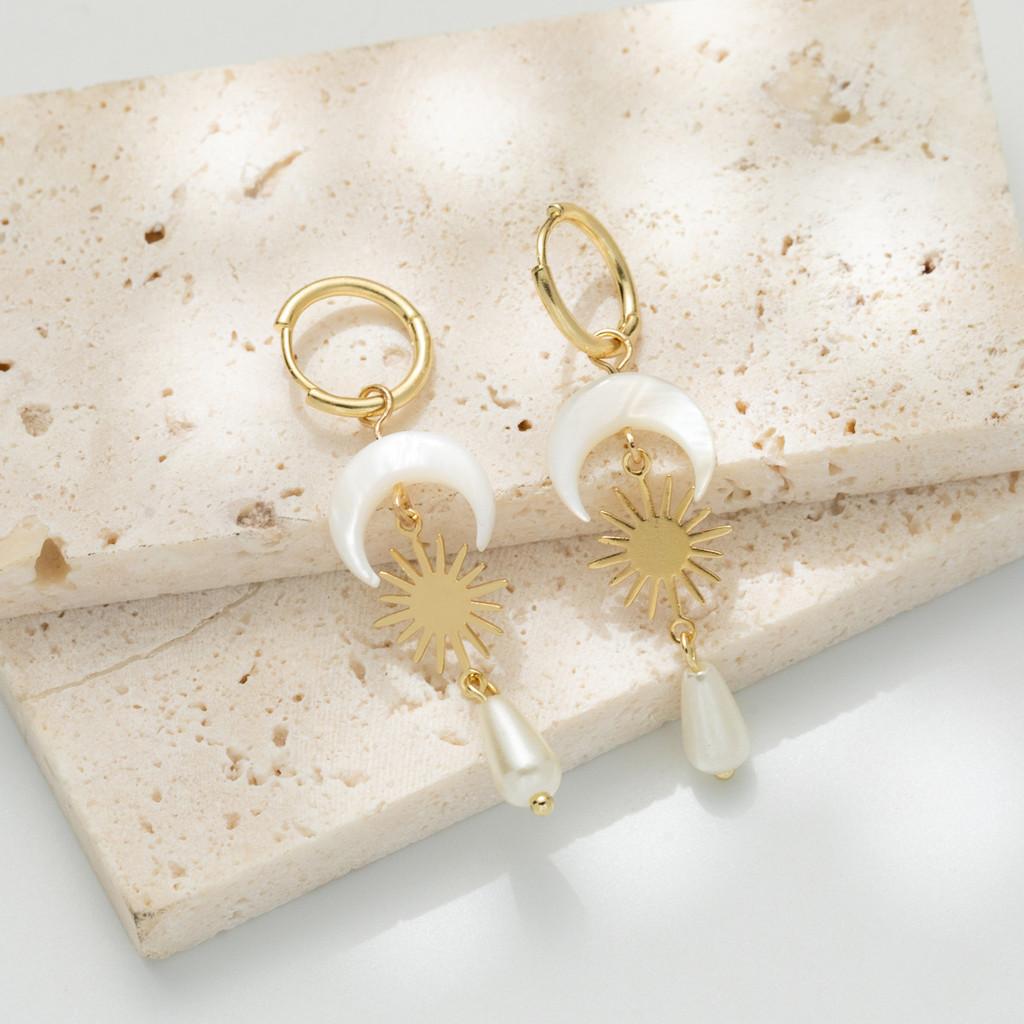 Fashionable Moon Teardrop Pendant Earrings With Elegant Natural Shell Design