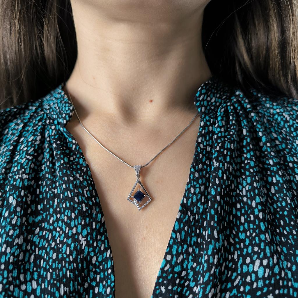 Серебряная подвеска с сапфиром 1.859ct, фианитами (2202615)