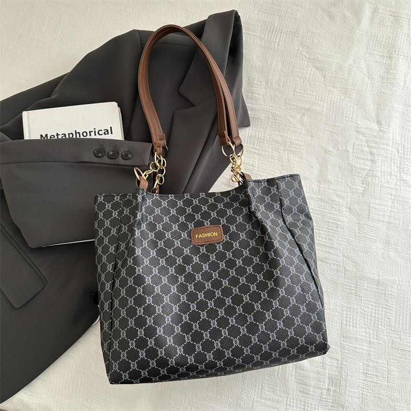 Популярная в этом году сумка женская 2025 новая модная сумка через плечо большой вместимости универсальная сумка для студентов