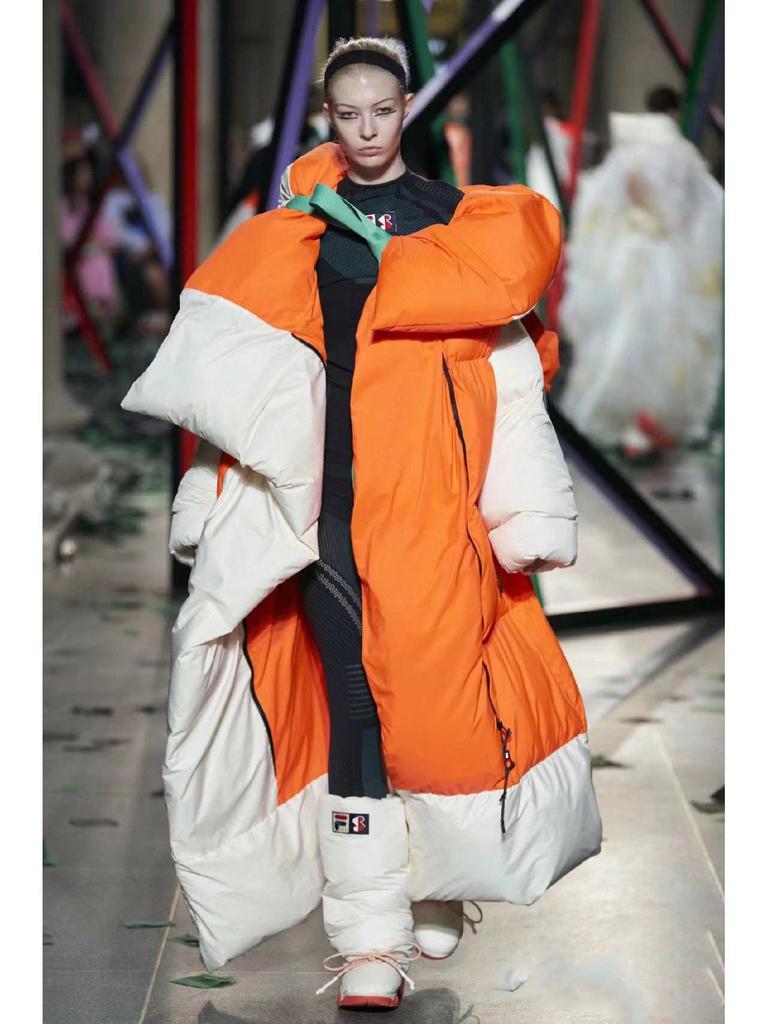 2024 Новый матовый нейлоновый спанбонд пуховик ткань, белый с 20D вспененной текстурой, каландрированная отделка