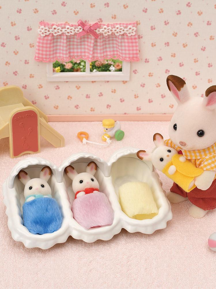 Sylvanian Families Набор для ухода за младенцами "Тройняшки Шоколадный Кролик" (5532)
