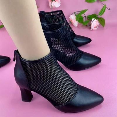Крутые ботинки с сетчатыми отверстиями. Новые ботинки из сетчатой ​​ткани. Сандалии из мягкой кожи на высоком каблуке с острым носком. Ботинки martin на толстом каблуке.
