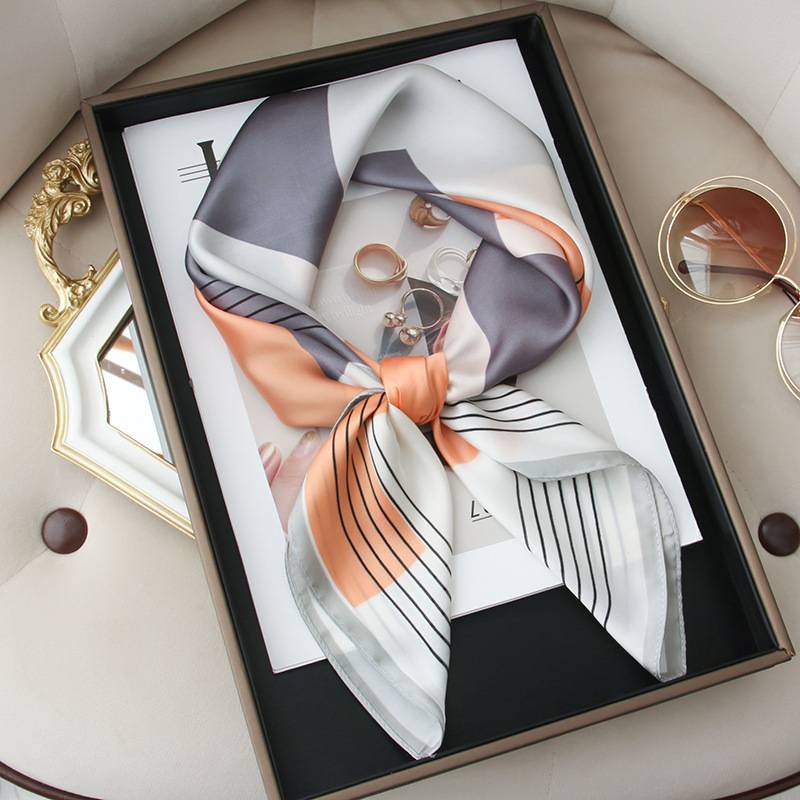 Luxury Design Chain Print Square Silk Scarf Lady Thin Neck Scarves Fashion Summer Sunscreen Headscarf For Women Bandana 70x70cm