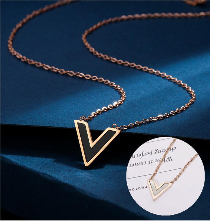 Titanium Steel Fashion Temperament Black And White Double-Sided V Letter Necklace Women'S Rose Gold Short Design Clavicle Chain