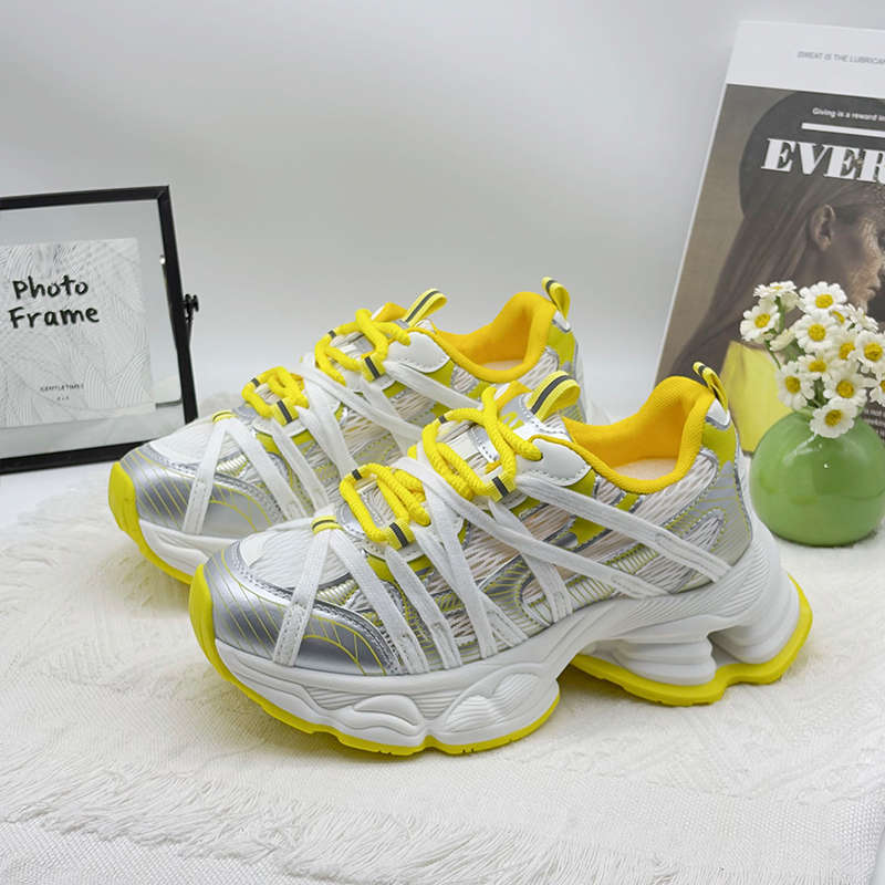 Парижские кроссовки для папы женские на платформе старые ретро 2025 весна и осень новые повседневные сетчатые дышащие модные спортивные туфли тренд