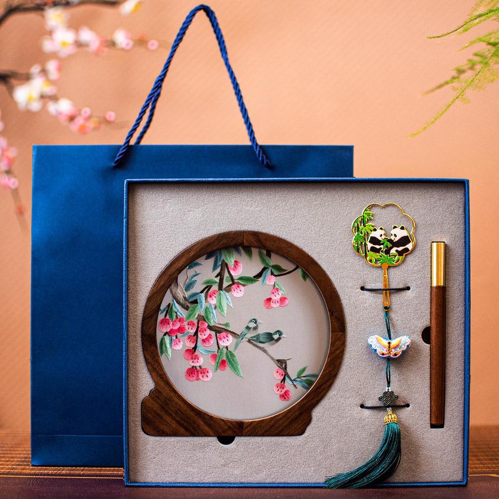 Китайский сувенир: Фигурка панды вышивка Сучжоу Подарок