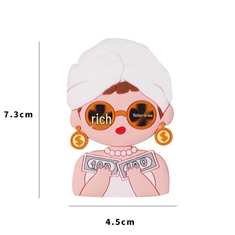 Украшение торта ко Дню матери: Милые елочные игрушки «Мама и лучшая подруга» - Утка-звезда интернета, подключаемая к розетке.