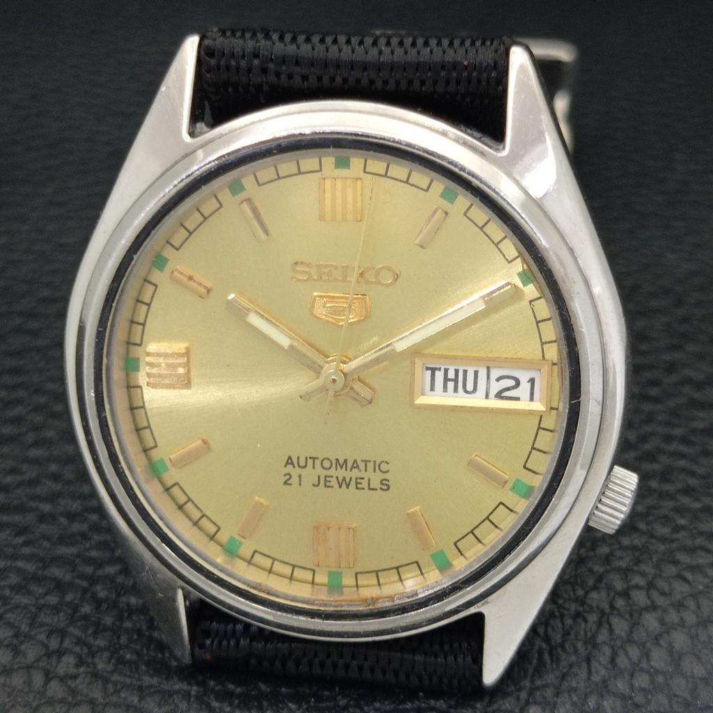 ВИНТАЖНЫЕ АВТОМАТИЧЕСКИЕ ЧАСЫ SEIKO 5 7S26A ЯПОНИЯ МУЖСКИЕ С ЗОЛОТИСТЫМ ЦИФЕРБЛАТОМ a702625-1