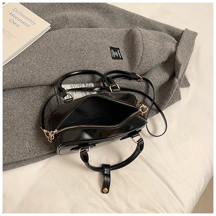 IELGY One-Shoulder Diagonal Retro Fashion Portable Underarm Bag