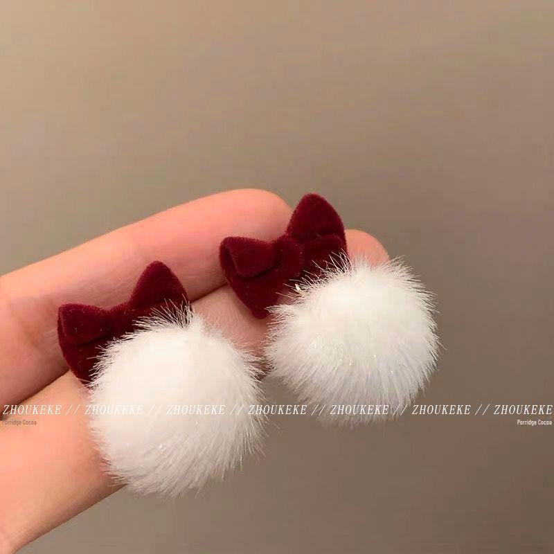 2024 Красные бархатные плюшевые серьги-бантики: Уникальный дизайн мехового шарика осень-зима для женщин