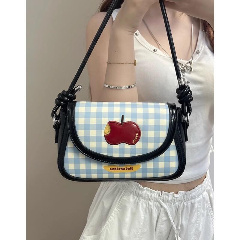 Милая маленькая сумочка женская 2025 новая осенне-зимняя модная сумка под мышку модная студенческая сумка для通勤 женская сумка через плечо