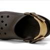 Выберите 1 из 5 классических вездеходных сабо Crocs