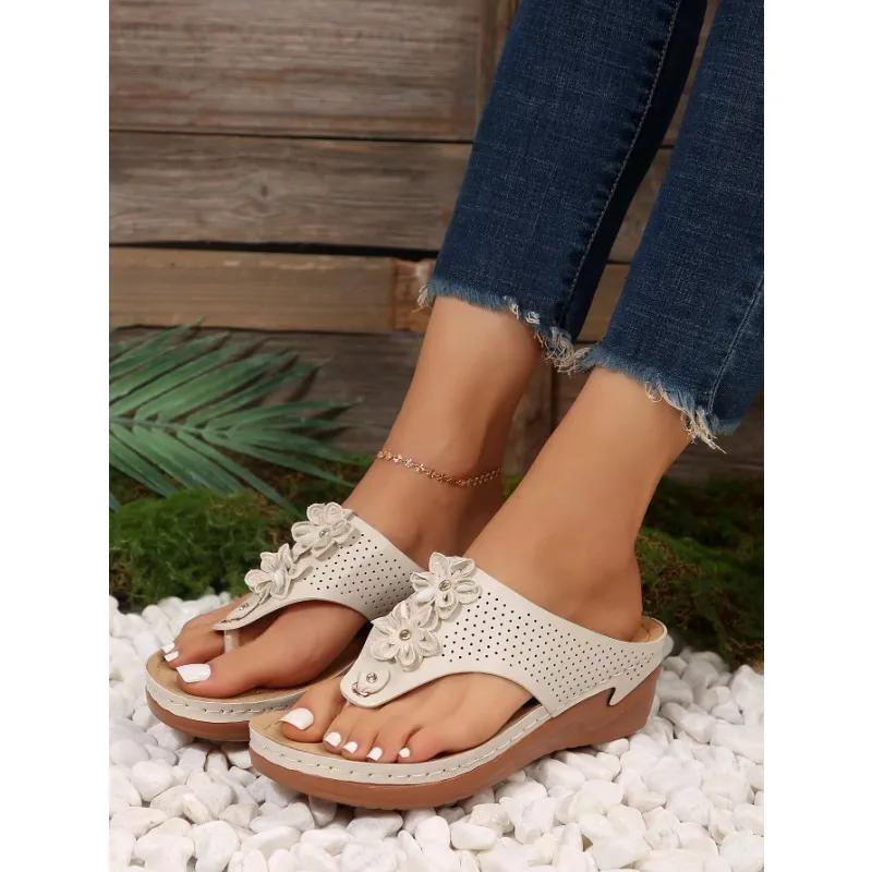 Женские сандалии в стиле бохо, летняя обувь, женские босоножки на каблуках, туфли на танкетке с цветами, сандалии, женские пляжные шлепанцы
