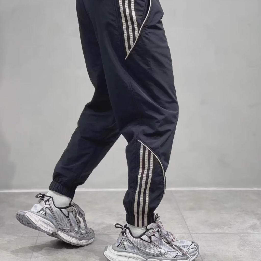 Men's Youth Waterproof Outdoor Hiking Pants - Three-Bar Design, Handsome and Loose Fit, Suitable for Spring and Autumn.