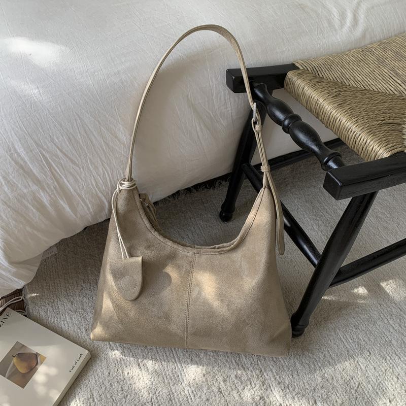 Замшевая сумка женская большой вместимости 2025 новая осенне-зимняя матовая ретро на плечо под мышку сумка-тоут для поездок