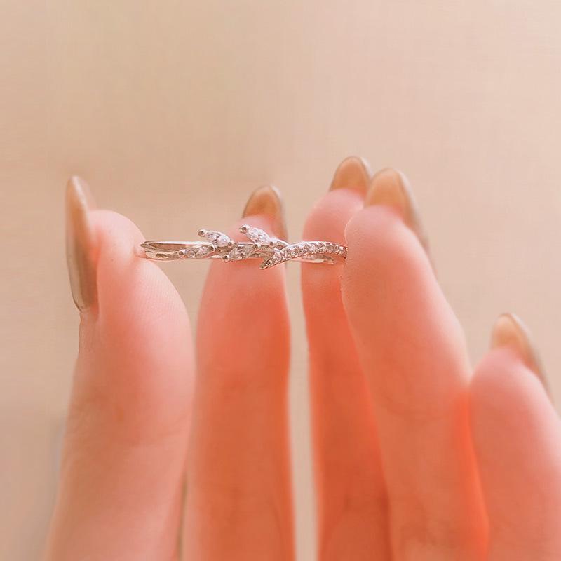 Exquisite Ring Eternity Wedding Band Filigree Leaf Jewelry Proposal Anniversary Gift