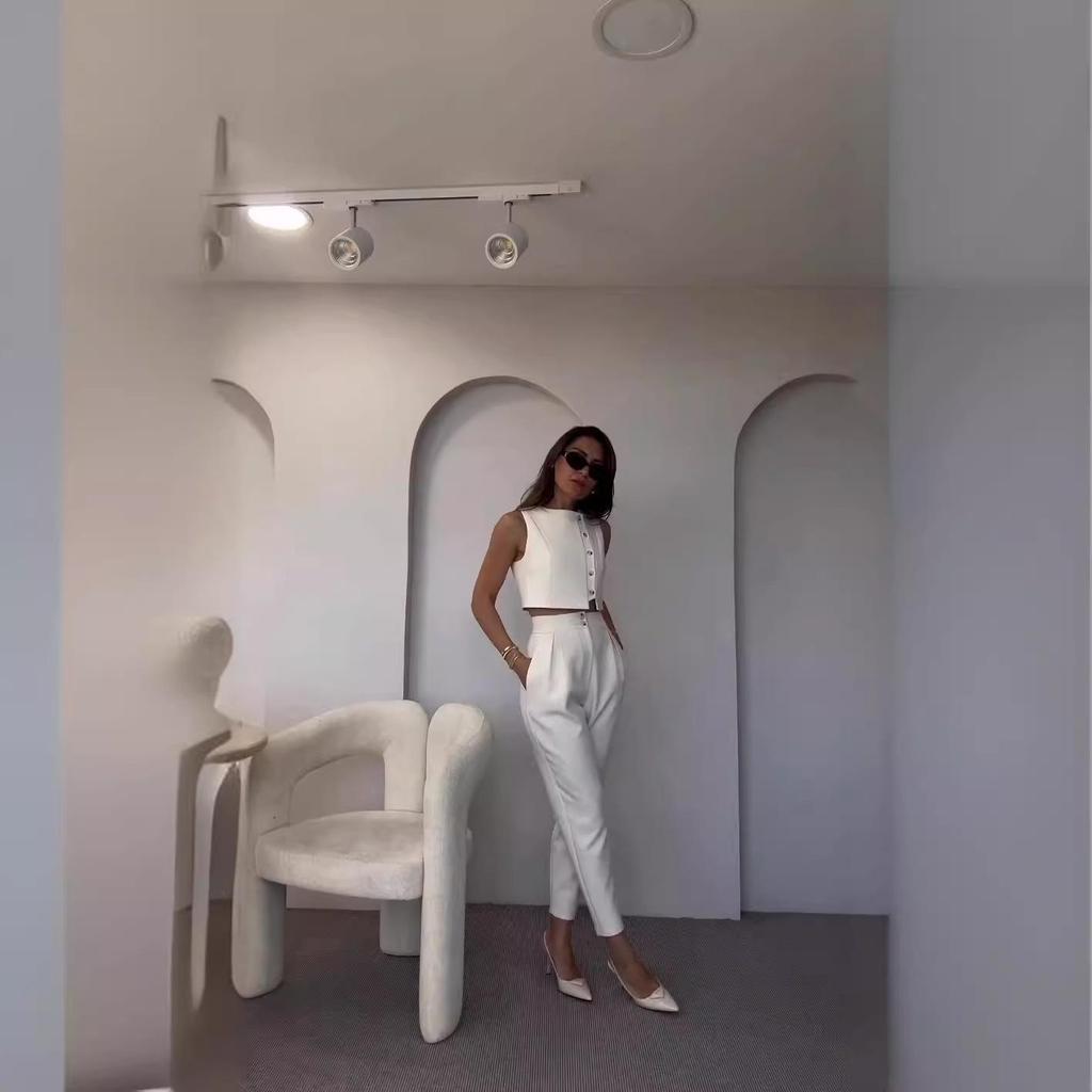 Европейская и американская женская мода весна/лето 2024 Топ без рукавов и укороченные брюки с высокой талией