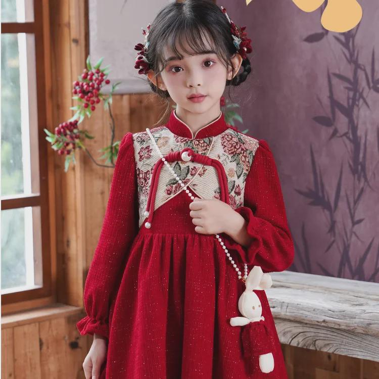 «2024 Бархатный ципао с длинными рукавами для девочек - красное платье для китайского Нового года»