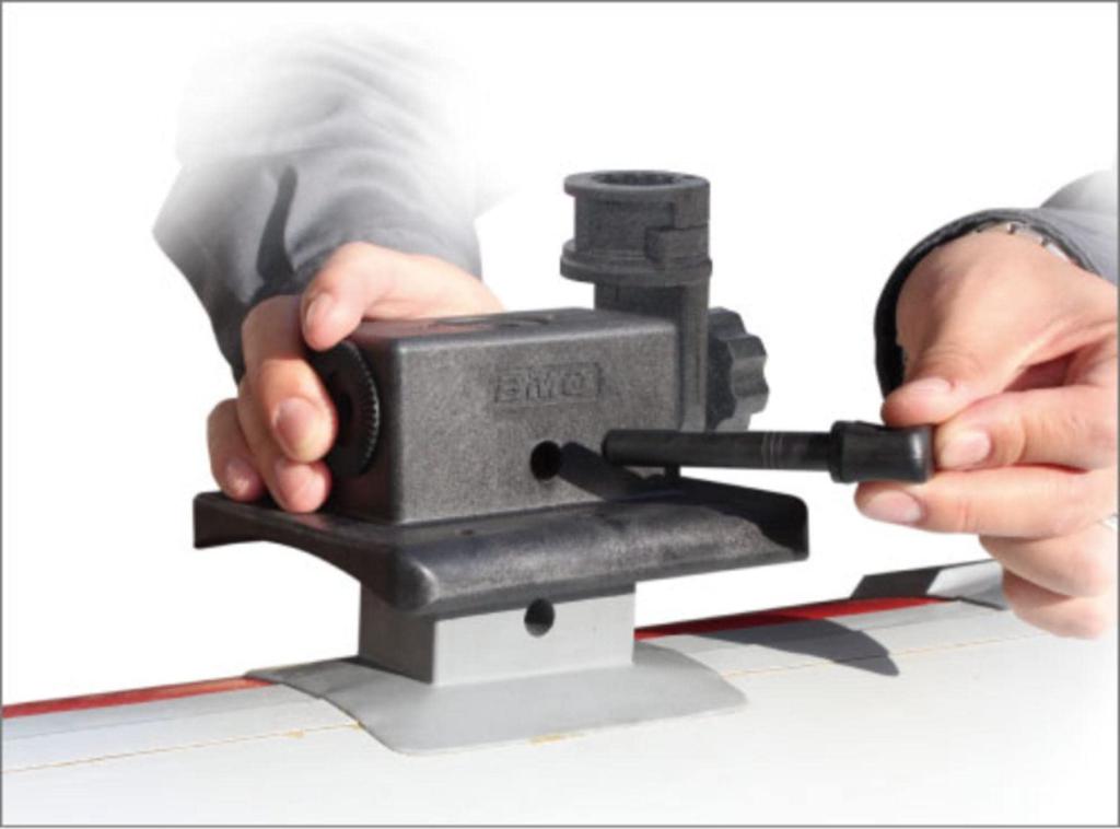 База BMO JAPAN IF с розеткой 20Z0001