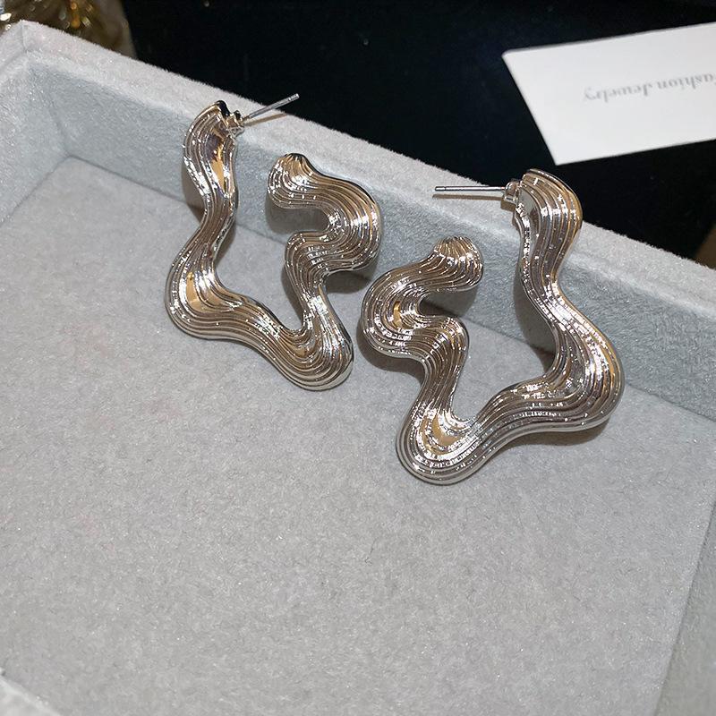 Серебряная игла, покрытие из настоящего золота, металлические геометрические серьги-гвоздики, серьги в стиле темпераментный холодный ветер, легкая роскошь, летние высококлассные серьги