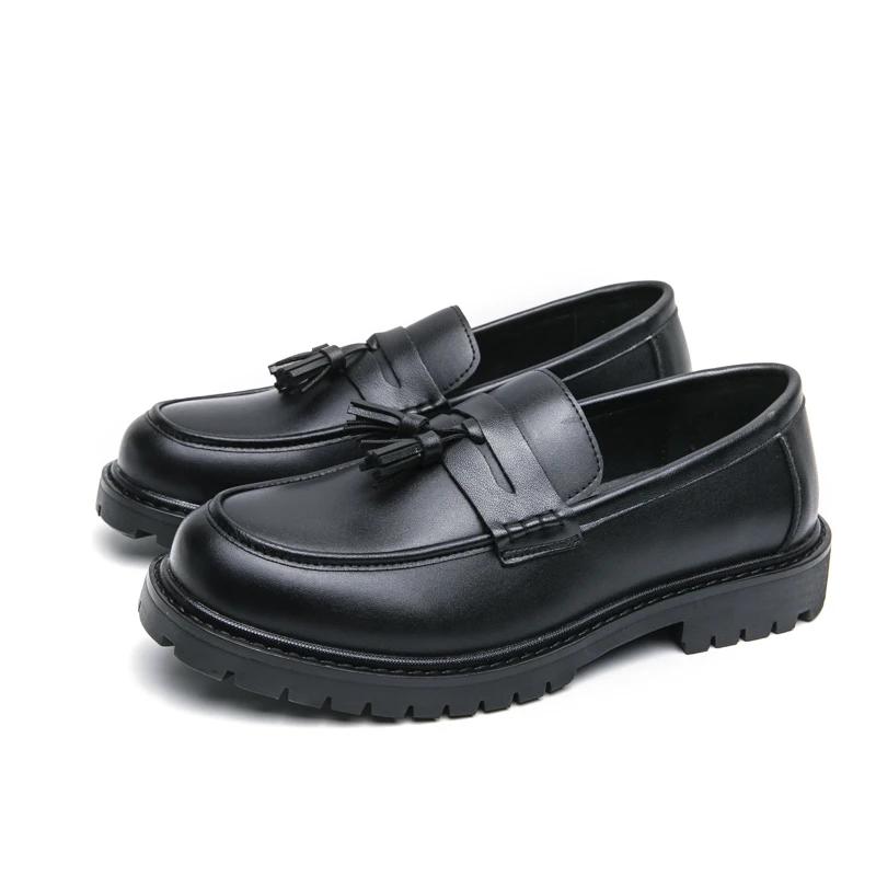 2026 Модная мужская повседневная кожаная обувь Высококачественная классическая деловая обувь для костюма Уличная нескользящая повседневная плоская дизайнерская лофер с кисточками