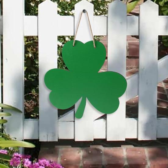 Wooden Clover Door Sign St. Patrick's Day Hanging Sign Front Door Shamrock Sign for Farmhouse Home Porch And Wall Decor