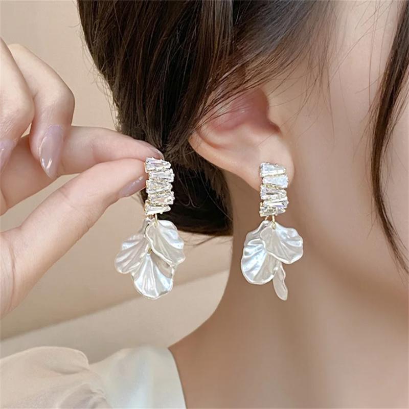 Корейские белые ракушечные цветочные лепестковые серьги-подвески для женщин, новые модные серьги с кристаллами циркония, ювелирные изделия в подарок