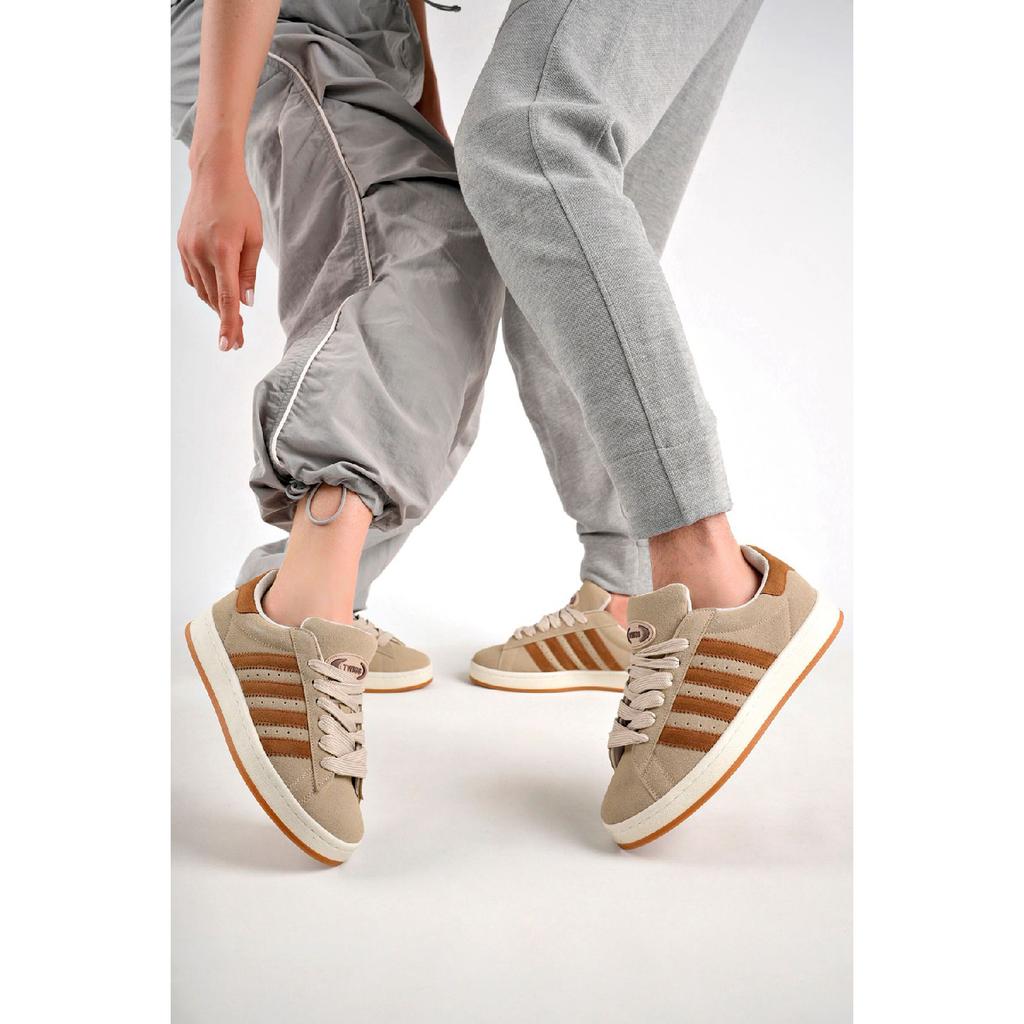 Спортивные кроссовки черные белые