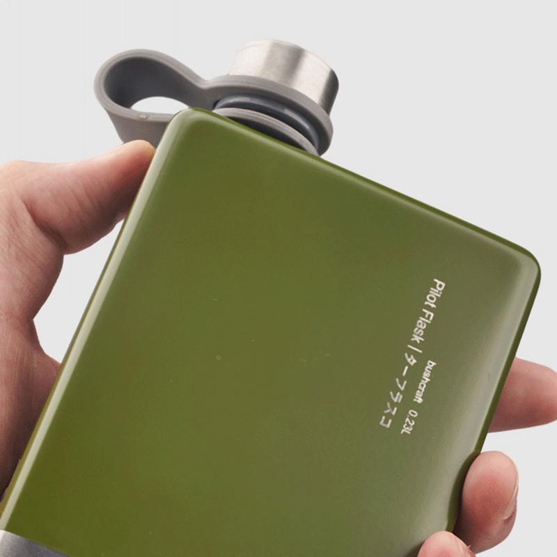 Flat Water Bottles For Travel Leakproof Compact Water Bottle Stainless Steel Reusable Liquor Containers For Beer Beverage Drinks
