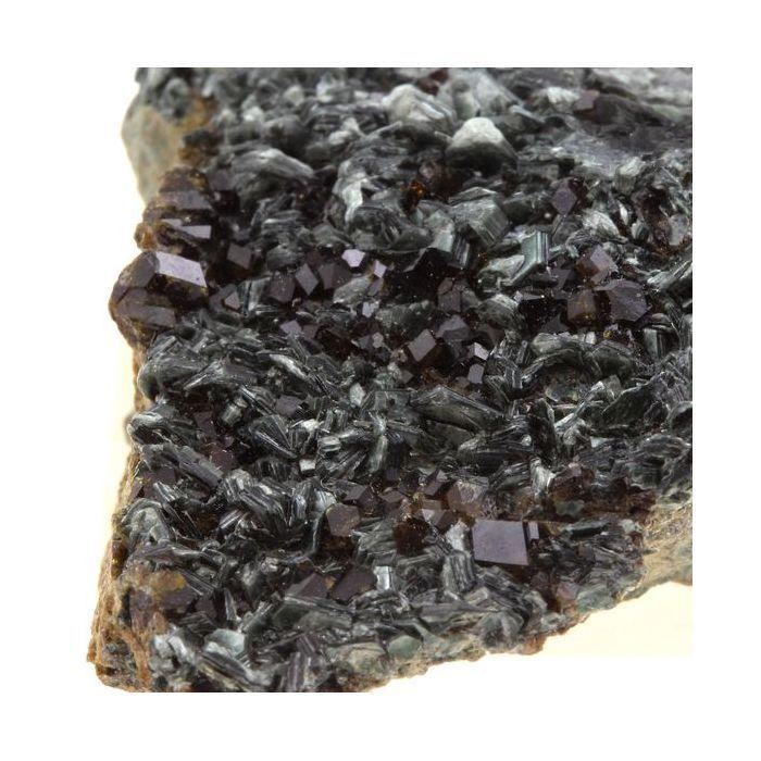 Pierres et Minéraux. Vesuvianite. 100.0 ct. Bellecombe, Val d'Aoste, Italie.