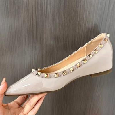 Мода 2025 Женские балетки с острым носком Весна Осень Клепки Классические женские балетки Черные Универсальные Мягкие Туфли-лодочки Женская обувь